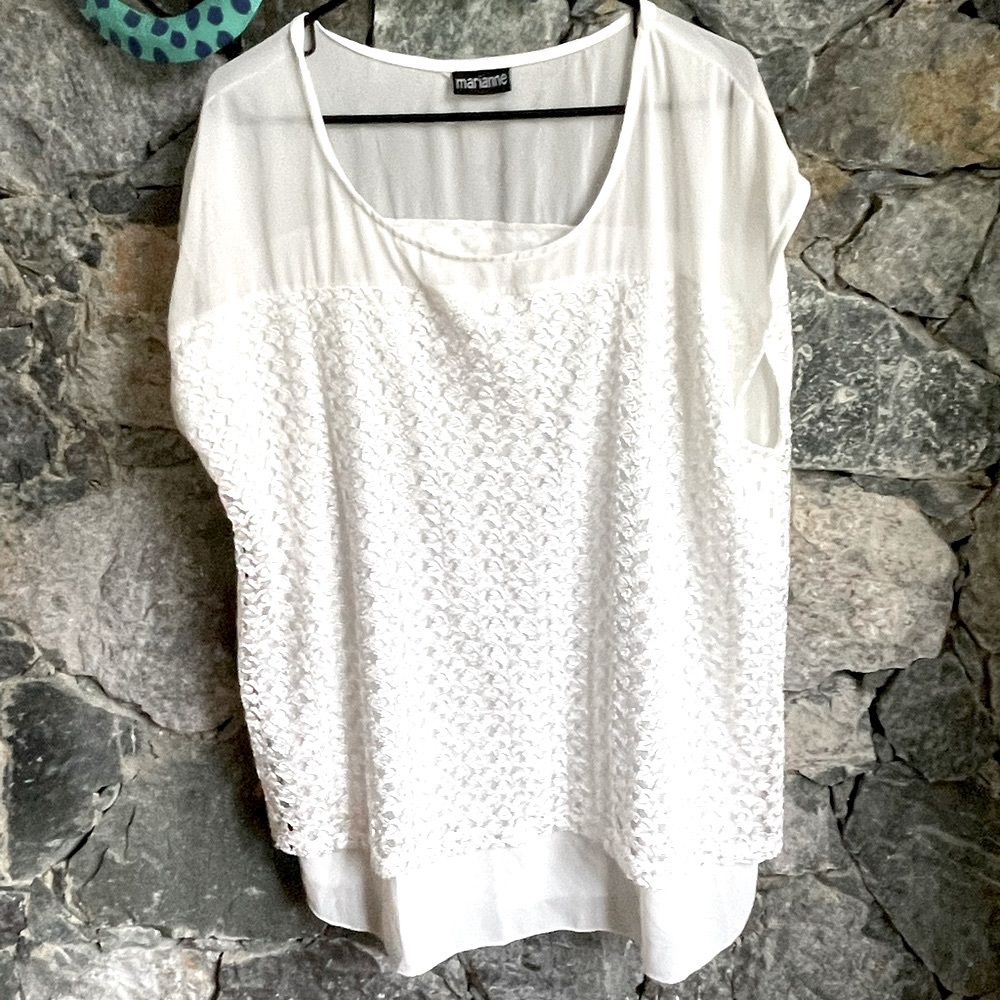 Marianne Beautiful white 100% polyester sleveeless blouse Size 2XL